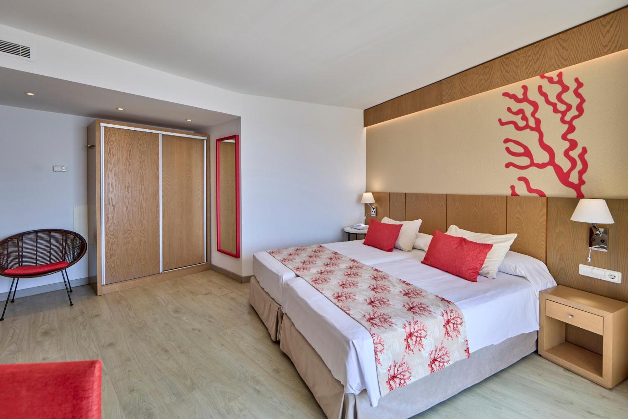 Universal Hotel Perla S'Illot  Eksteriør billede